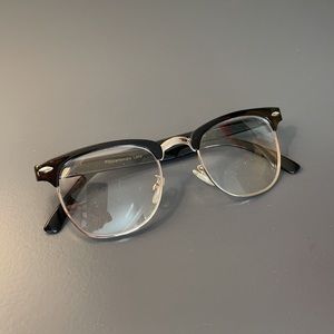 Fashion Glasses comes with case